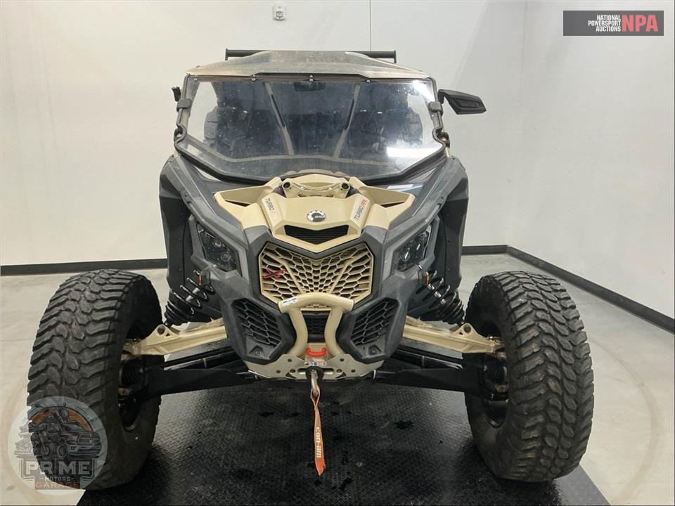 2023 Can-Am MAVERICK X3 X RS TURBO RR (DESERT TAN & CARBON BLACK RED) — фото 2