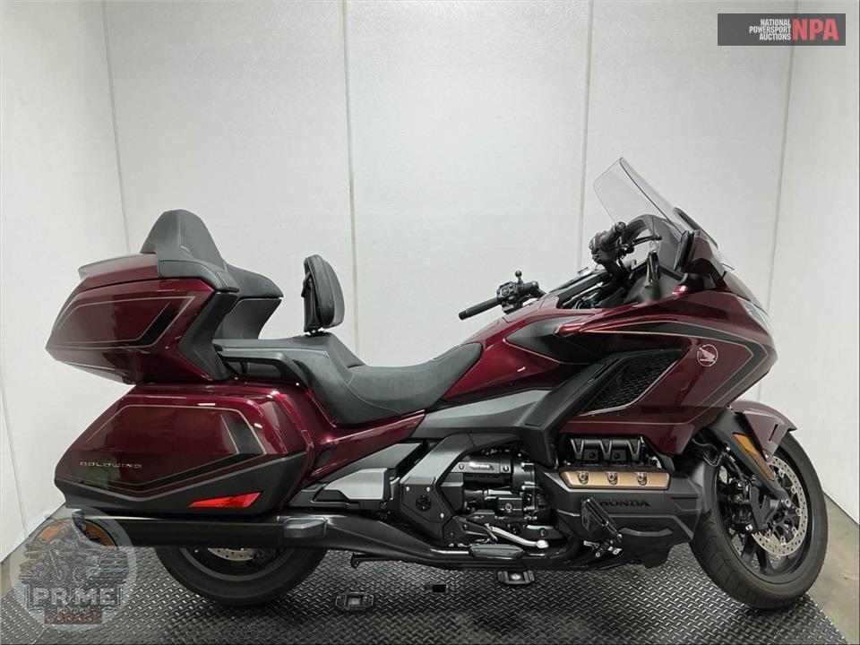 2025 Honda GOLD WING TOUR AUTOMATIC DCT 50TH ANNIVERSARY — фото 1