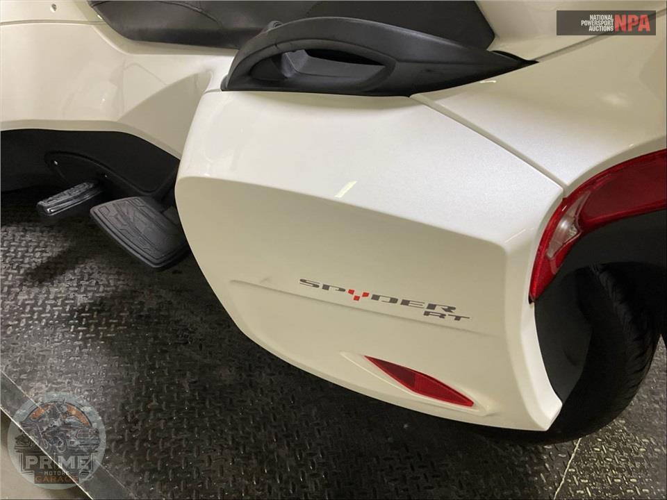 2019 Can-Am SPYDER RT SE6 — фото 16