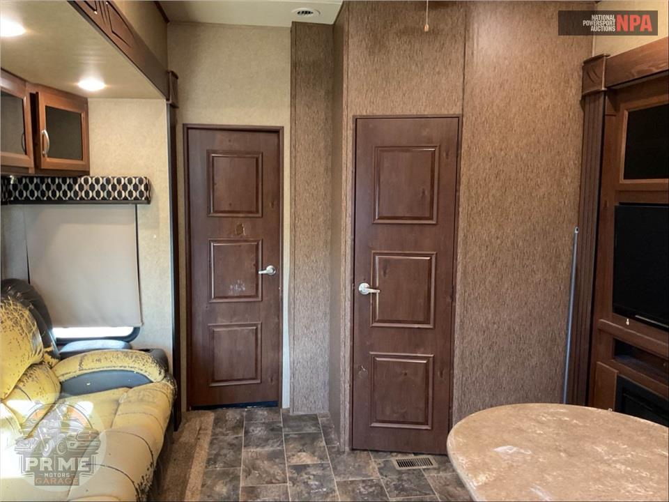 2015 Crossroads Rv LAS VEGAS - ELEVATION TOY HAULER TOY HAULER SERIES — фото 9