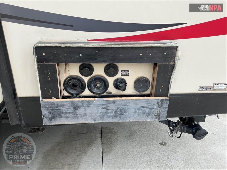 2015 Ultralite By Winnebago M-27RBDS — фото 37