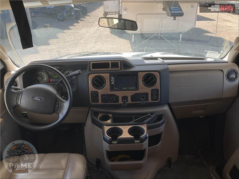 2019 Thor Motor Coach M-28Z E450-V10 - FOUR WINDS SERIES — фото 17