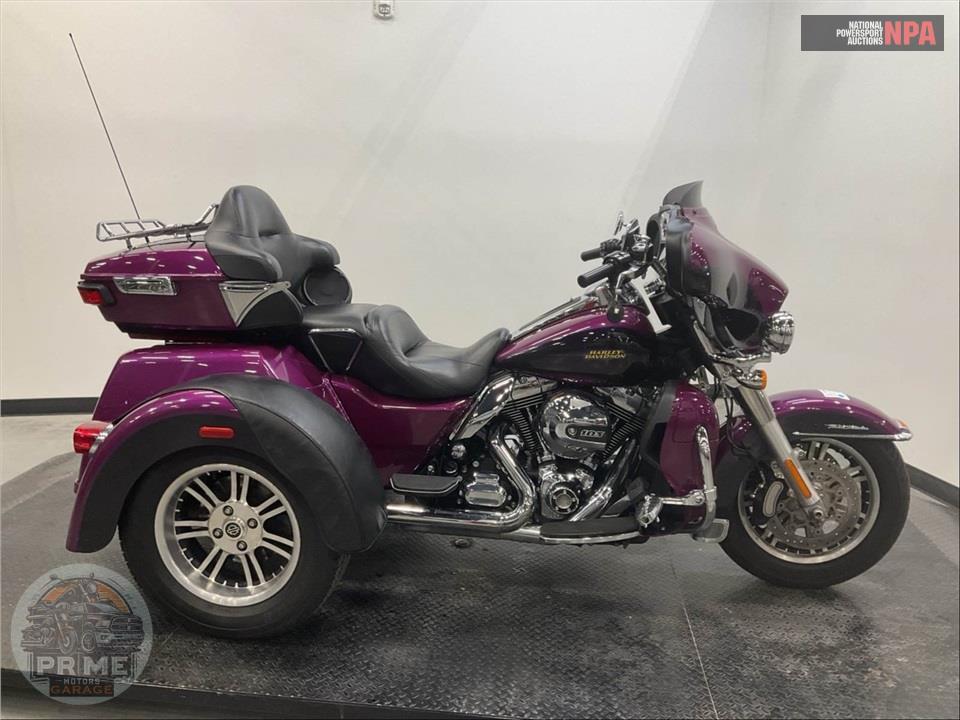 2016 Harley-Davidson FLHTCUTG TRIGLIDE ULTRA CLASSIC — фото 1