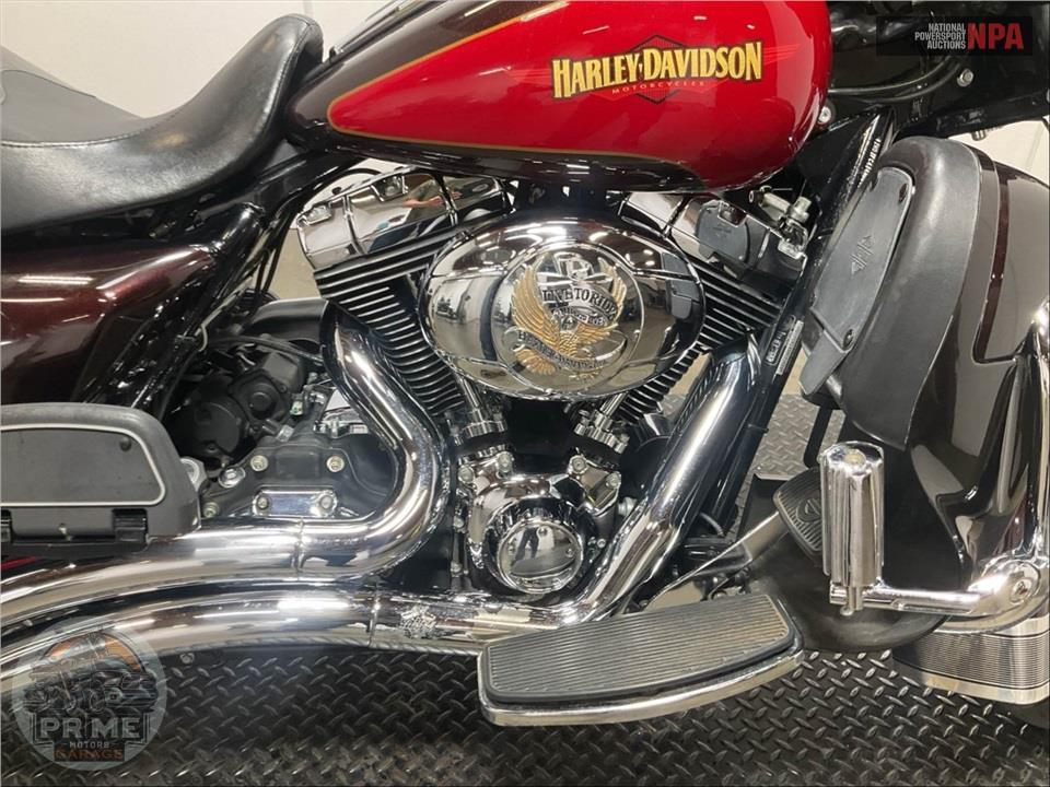 2010 Harley-Davidson FLHTCU ULTRA CLASSIC ELECTRA GLIDE — фото 6