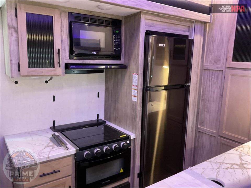 2021 Cherokee By Forest River M-3660SUITE - ARCTIC WOLF FIFTH WHEEL SERIES — фото 22