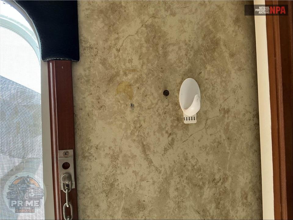 2011 Keystone Rv M-3400 RL - MONTANA HICKORY FIFTH WHEEL SERIES — фото 21
