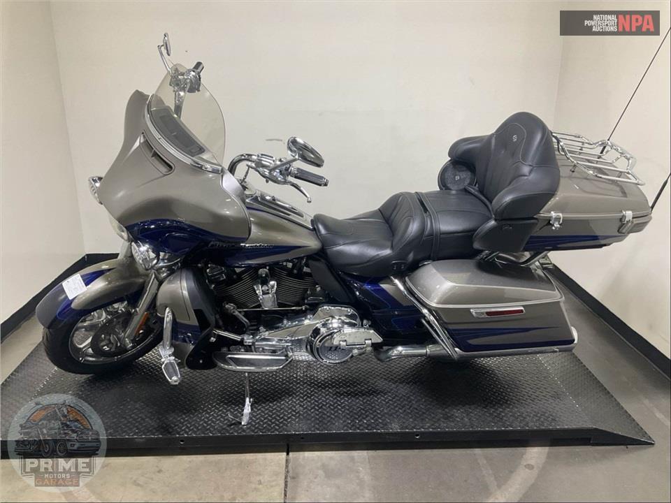 2017 Harley-Davidson FLHTKSE CVO ULTRA LIMITED — фото 3