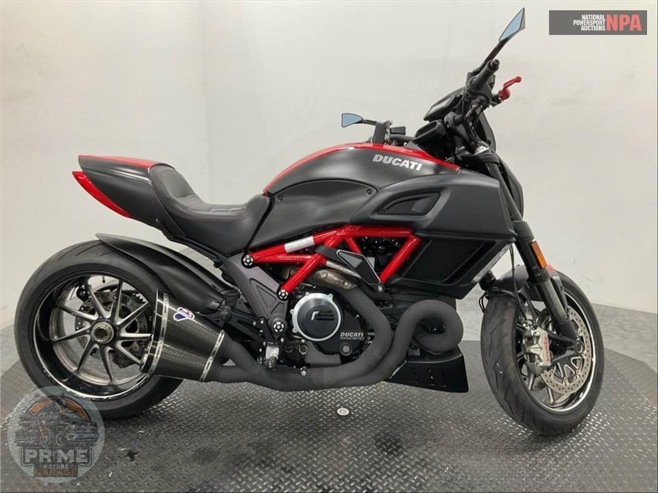 2015 Ducati DIAVEL CARBON RED — фото 1