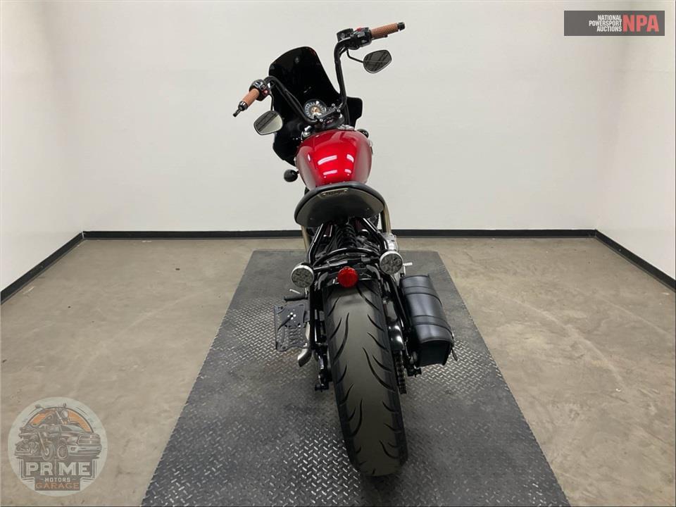 2018 Triumph BONNEVILE BOBBER (RED) — фото 4