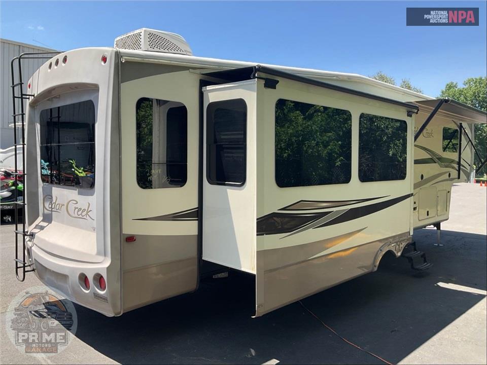 2013 Cedar Creek M-36RE - FIFTH WHEEL SERIES — фото 4