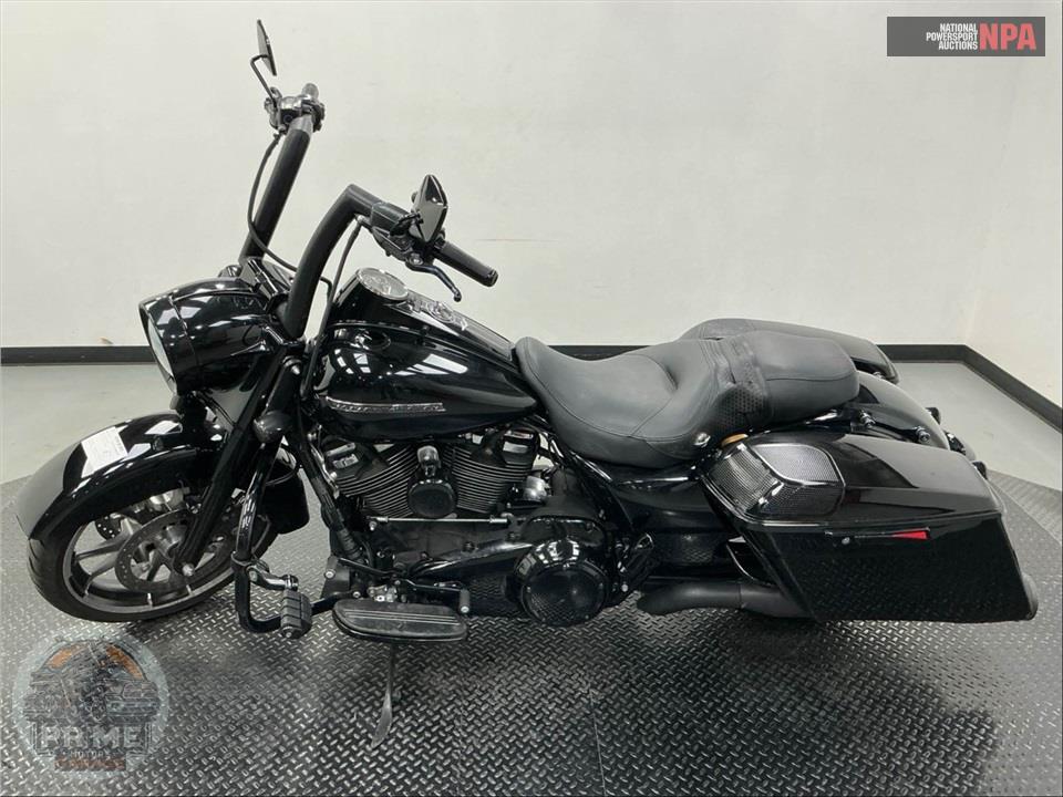 2017 Harley-Davidson FLHRXS ROAD KING SPECIAL — фото 3