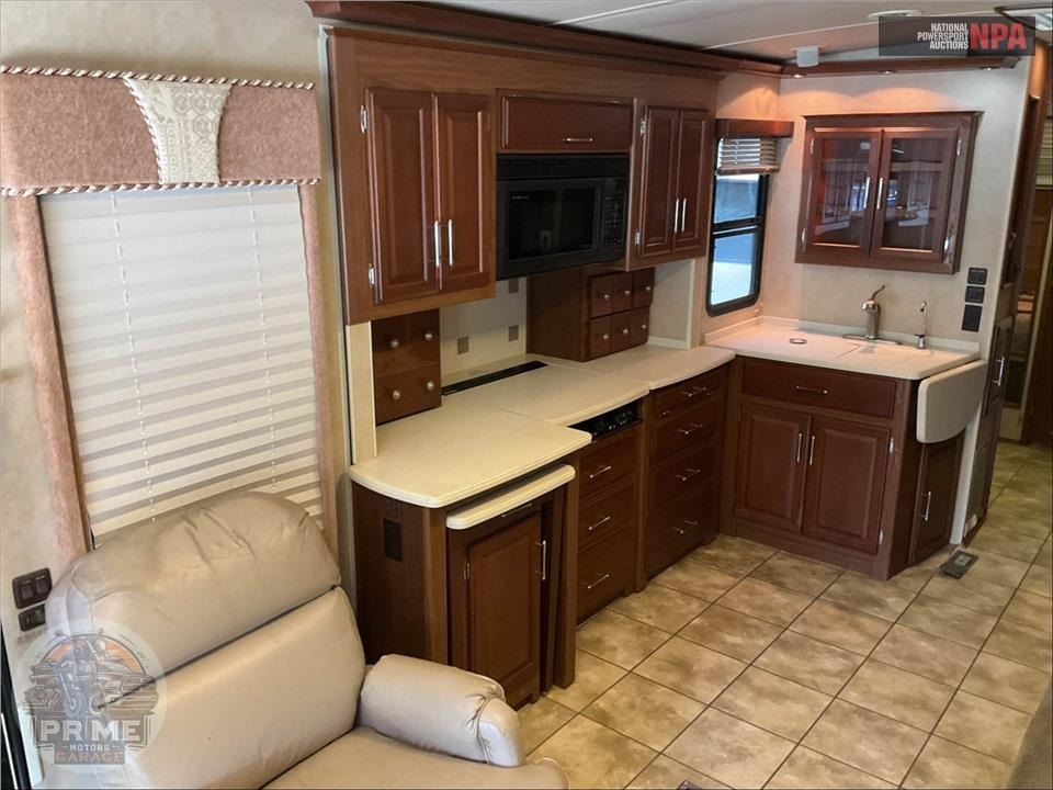 2006 Winnebago M-35A WORKHORSE ADVENTURER SERIES — фото 8