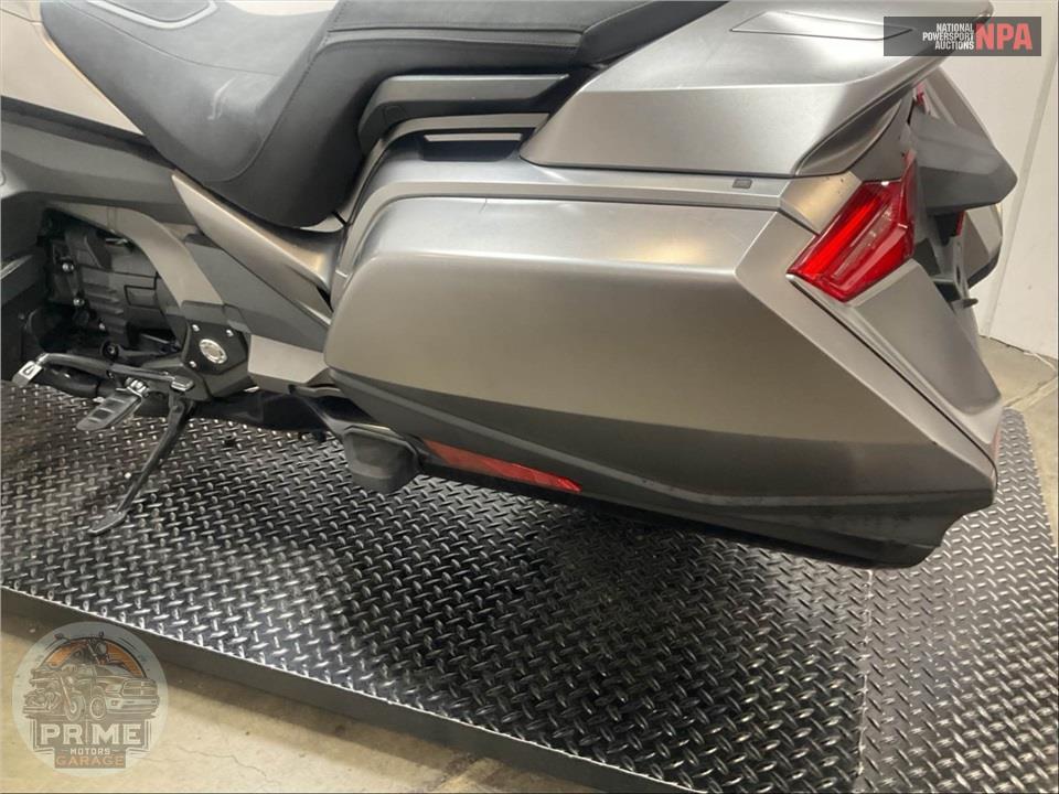 2018 Honda GL1800B GOLDWING (SILVER) — фото 21