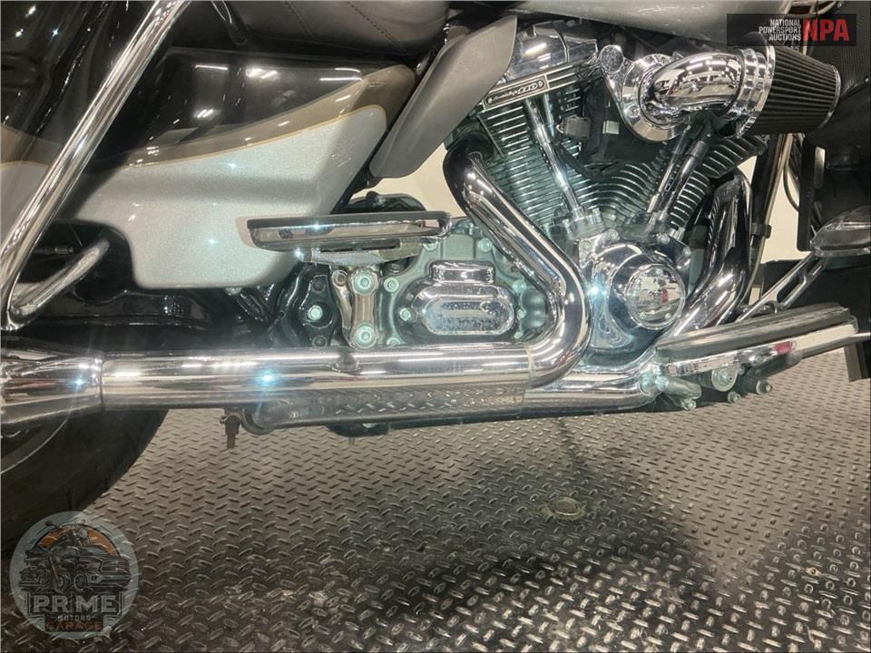 2013 Harley-Davidson FLHTCUSE8 SCREAMIN EAGLE — фото 12