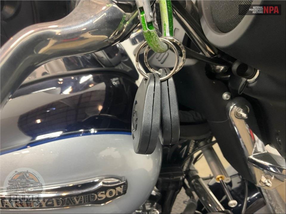 2019 Harley-Davidson FLHTCUTG TRI GLIDE ULTRA — фото 12