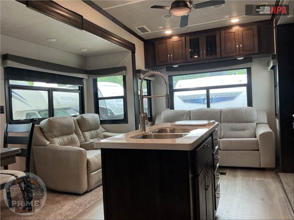 2021 Cedar Creek M-37MBH - SILVERBACK FIFTH WHEEL SERIES — фото 7