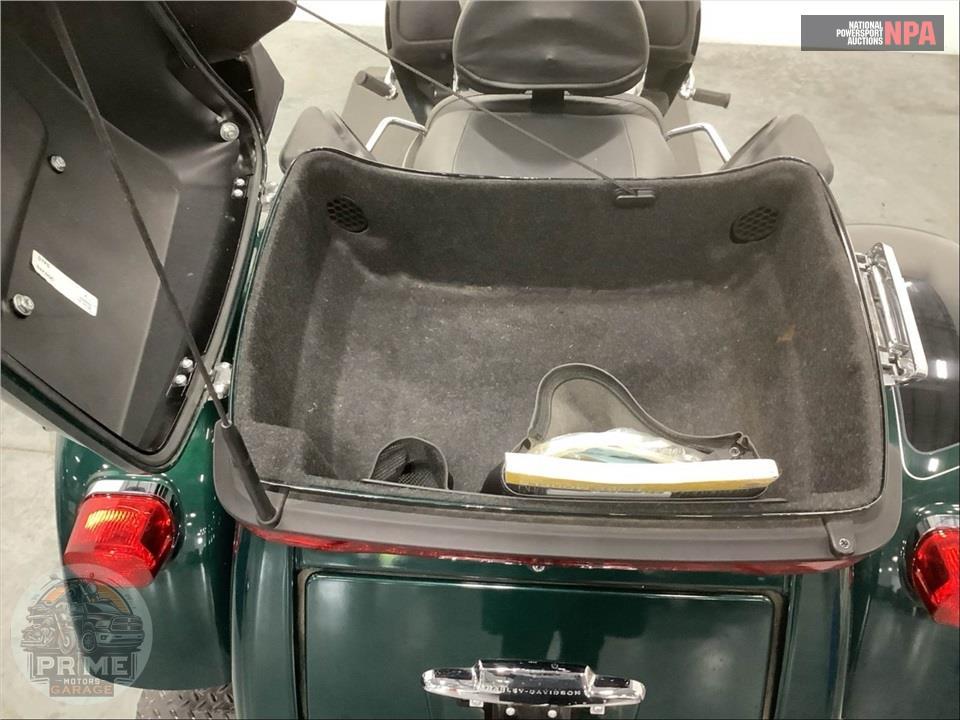 2024 Harley-Davidson FLHTCUTG TRI GLIDE ULTRA CLASSIC — фото 18