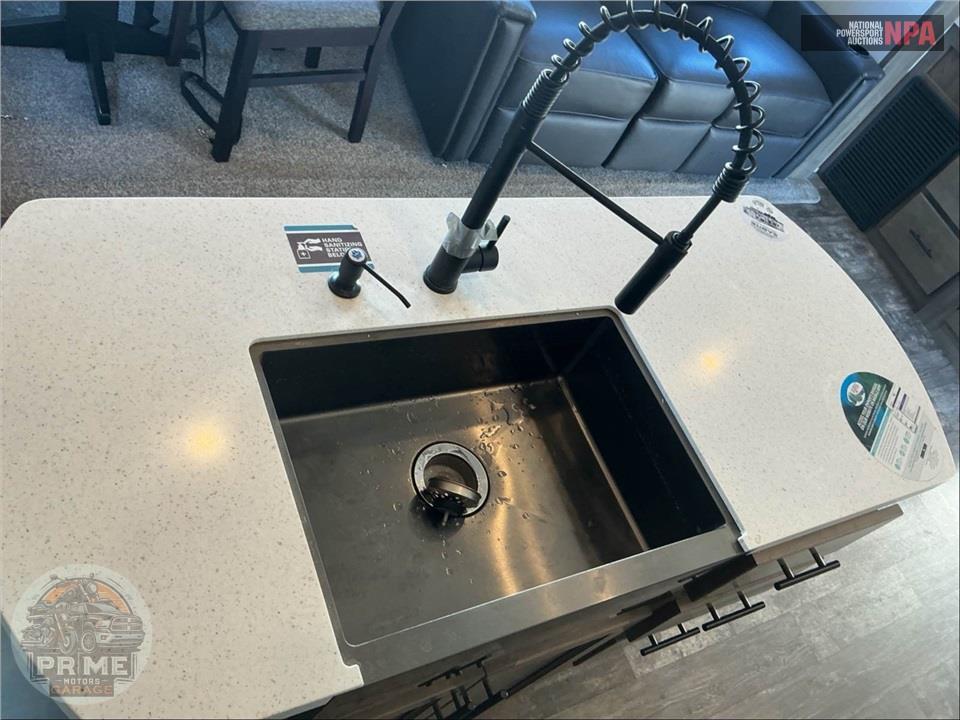 2022 Sabre By Forest River M-38DBQ - FIFTH WHEEL SERIES — фото 17