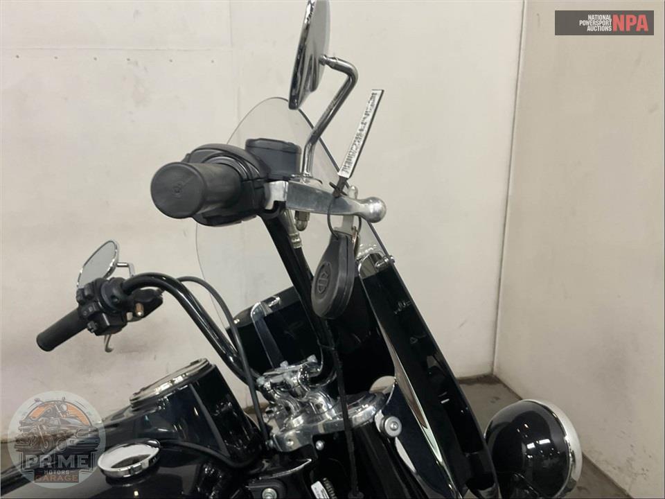 2019 Harley-Davidson FLHC HERITAGE CLASSIC — фото 12