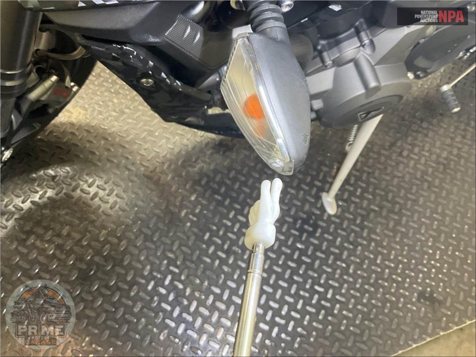 2022 Triumph STREET TRIPLE 765 RS (SILVER) — фото 17