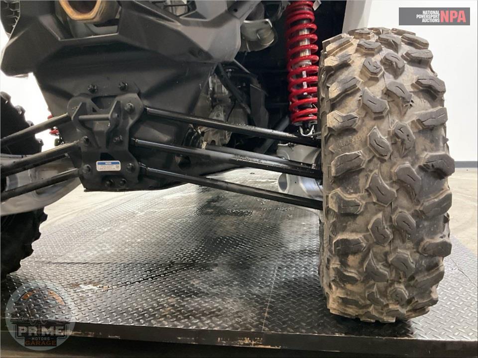 2025 Can-Am MAVERICK X3 MAX DS TURBO (RED & SILVER) — фото 21