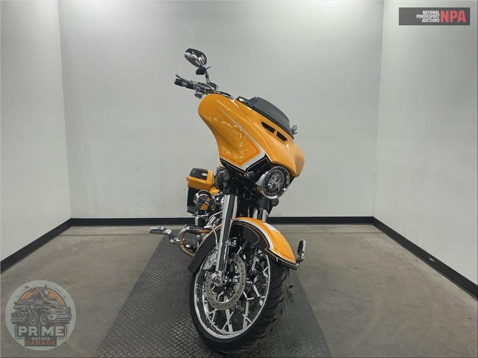 2022 Harley-Davidson FLHXSE CVO STREET GLIDE — фото 2