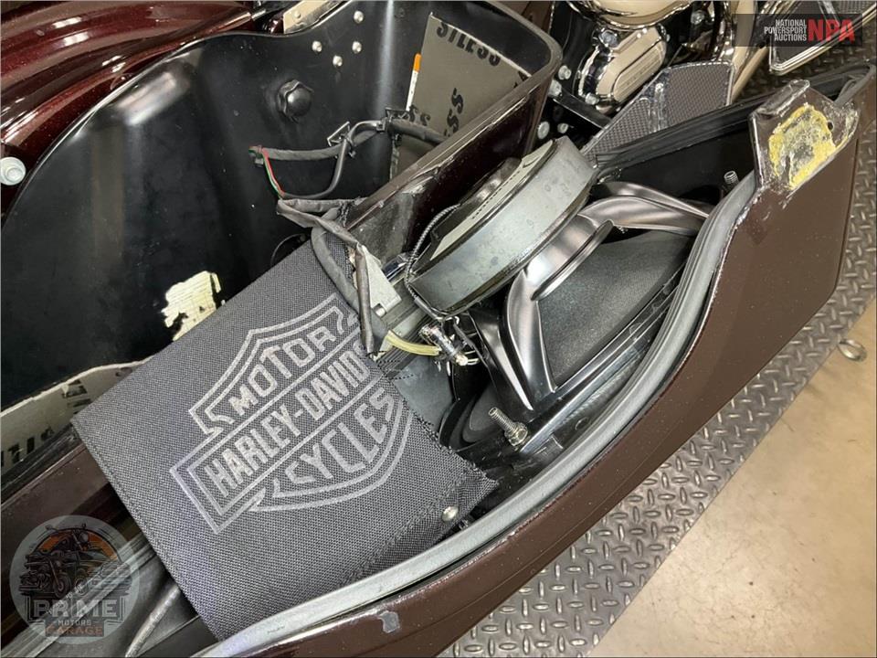 2011 Harley-Davidson FLTRU ROAD GLIDE ULTRA — фото 28