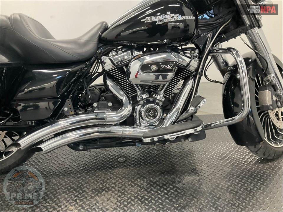 2017 Harley-Davidson FLHXS STREET GLIDE SPECIAL — фото 6