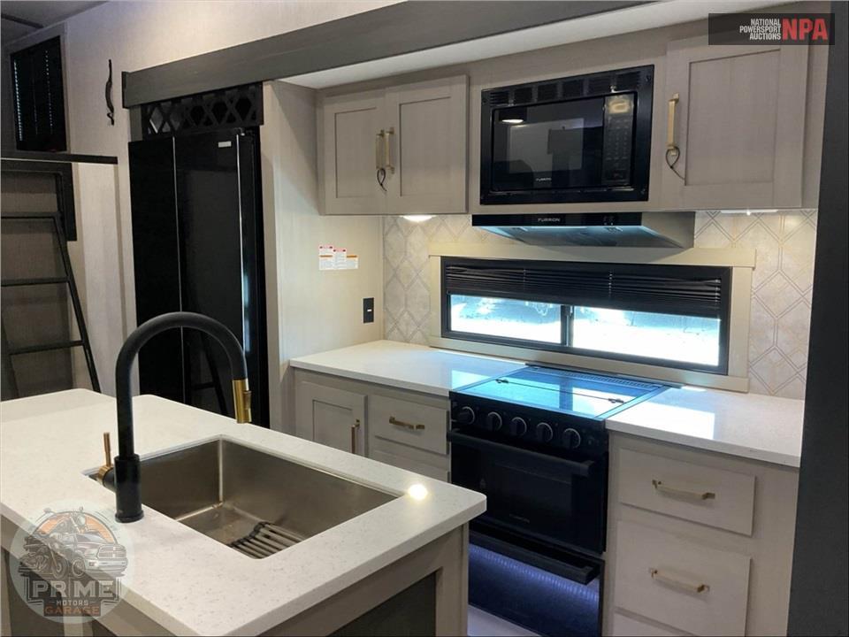 2024 Wildwood By Forest River M-375FAM - HERITAGE GLEN FIFTH WHEEL SERIES — фото 8