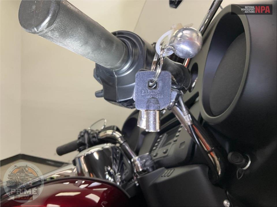 2015 Harley-Davidson FLHTCU ULTRA CLASSIC ELECTRA GLIDE — фото 12