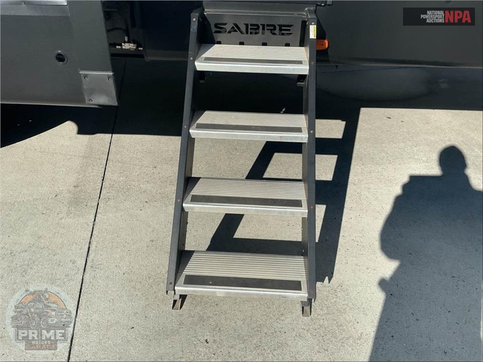 2022 Sabre By Forest River M-38DBQ - FIFTH WHEEL SERIES — фото 35