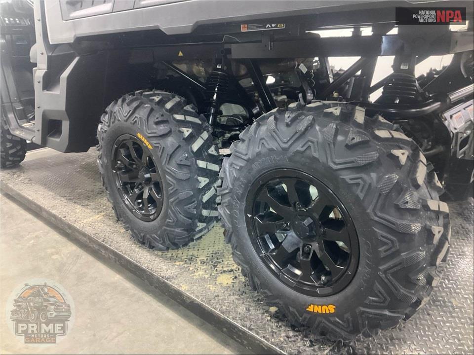 2023 Can-Am DEFENDER 6X6 XT HD10 — фото 19