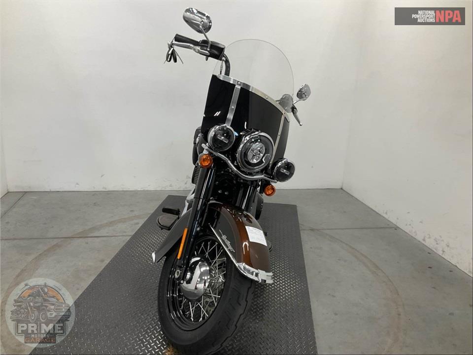 2019 Harley-Davidson FLHCS HERITAGE CLASSIC 114 — фото 2