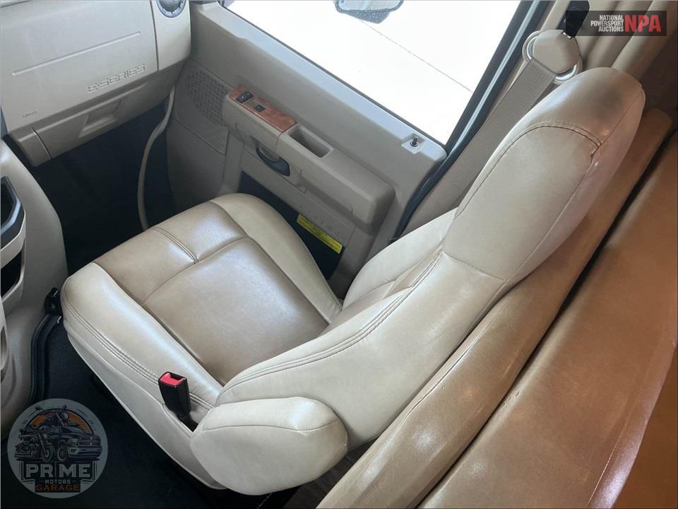 2017 Thor Motor Coach LF31 E450-V10 - QUANTUM SERIES — фото 15