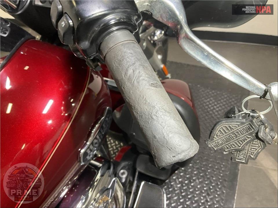 2010 Harley-Davidson FLHTCUTG TRIGLIDE ULTRA CLASSIC — фото 40