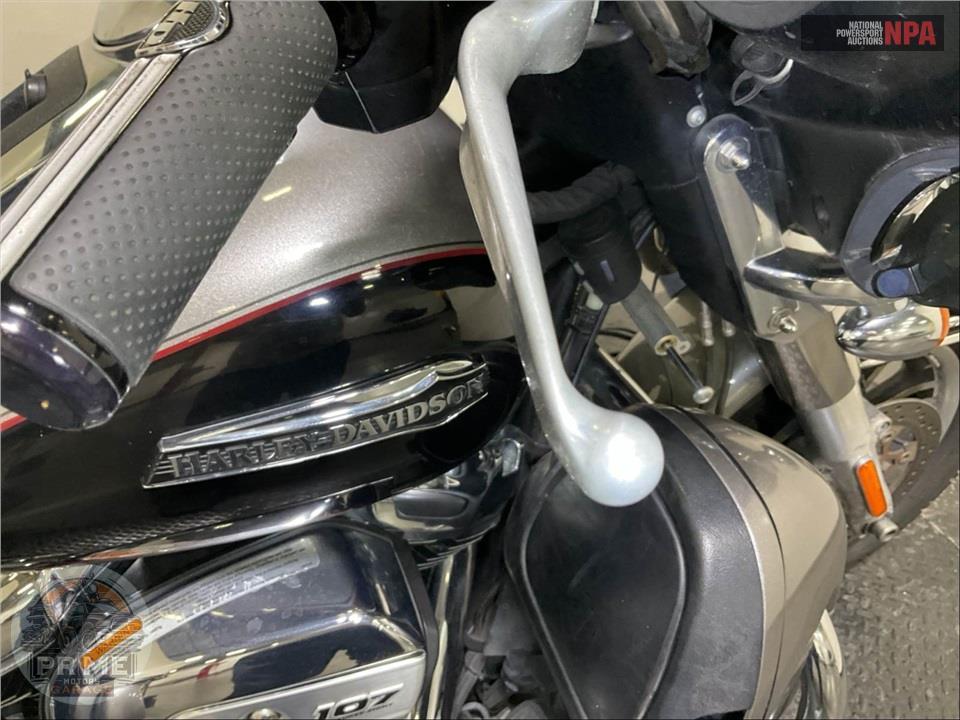 2017 Harley-Davidson FLHTCUTG TRIGLIDE ULTRA CLASSIC — фото 12