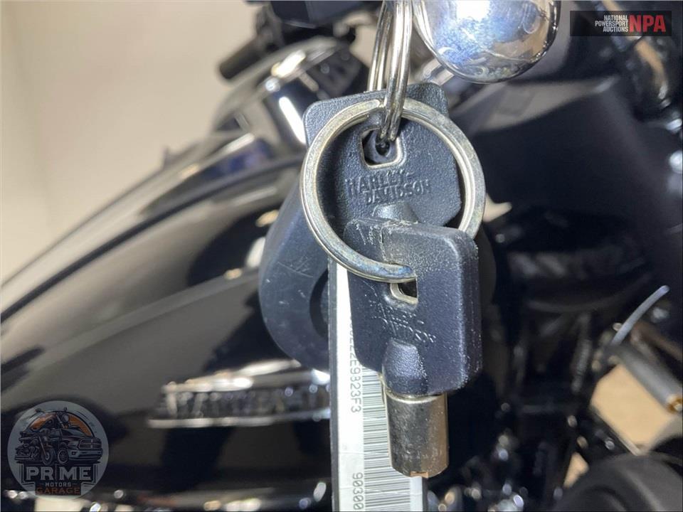 2021 Harley-Davidson FLHTCUTG TRI GLIDE ULTRA CLASSIC — фото 11