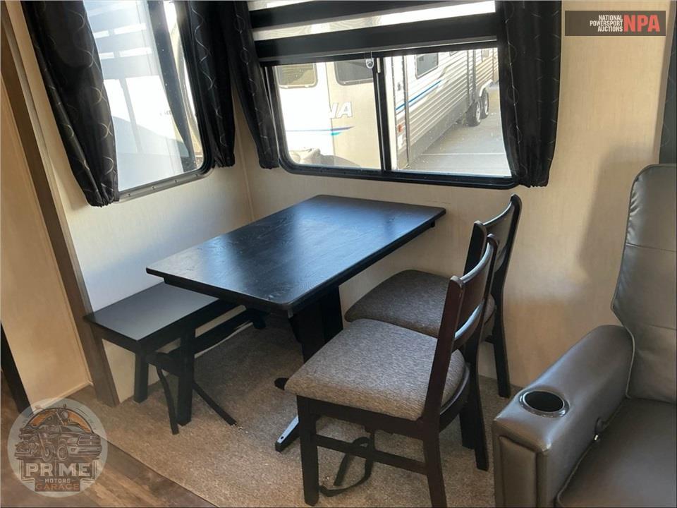 2022 Sabre By Forest River M-38DBQ - FIFTH WHEEL SERIES — фото 10
