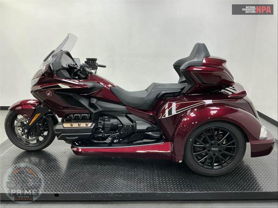 2025 Honda GOLD WING TOUR AUTOMATIC DCT 50TH ANNIVERSARY — фото 3