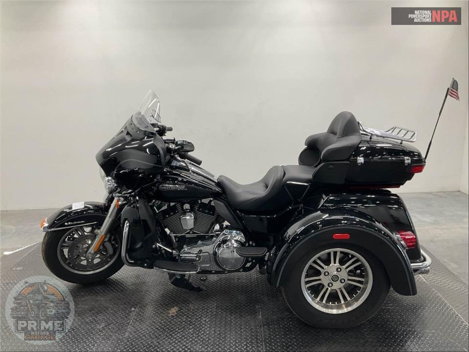 2015 Harley-Davidson FLHTCUTG TRIGLIDE ULTRA CLASSIC — фото 3