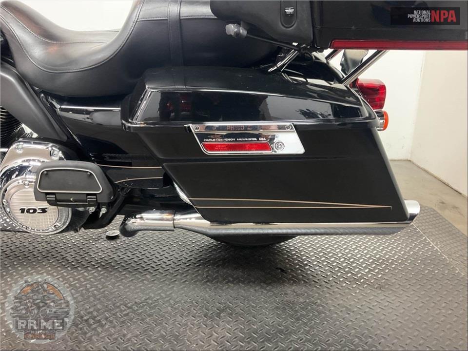 2013 Harley-Davidson FLTRU ROAD GLIDE ULTRA — фото 17