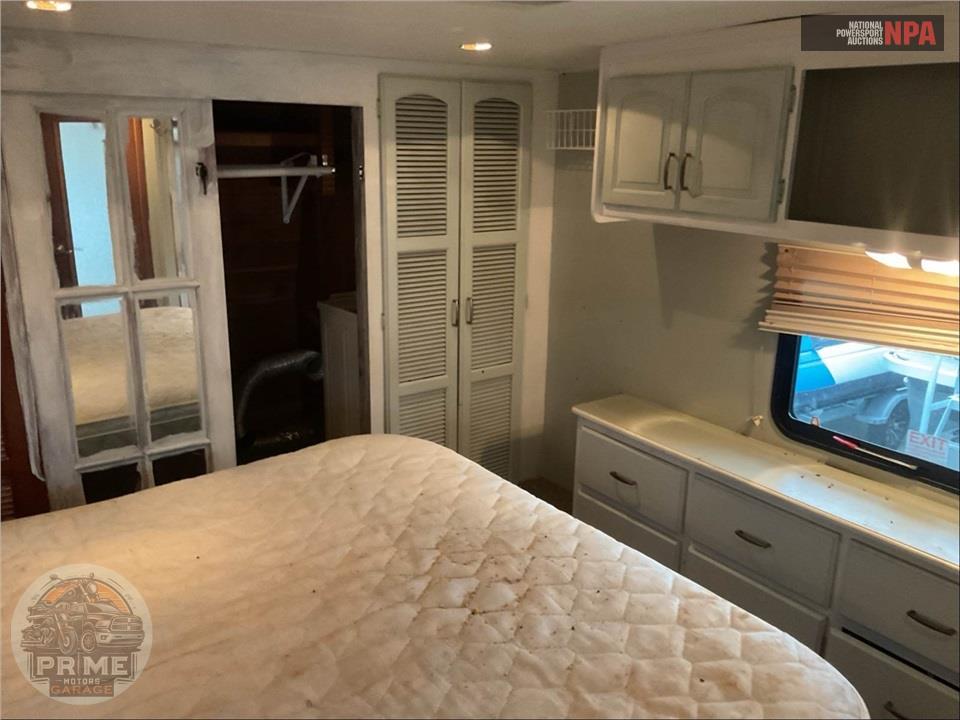 2010 Keystone Rv M-3640 RL - ALPINE FIFTH WHEEL SERIES — фото 13