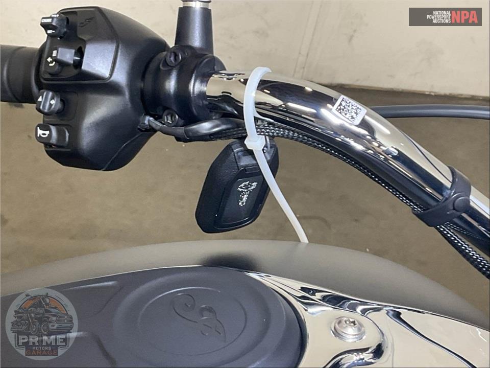 2025 Indian Motorcycle SUPER SCOUT BLACK SMOKE WITH GRAPHICS — фото 10