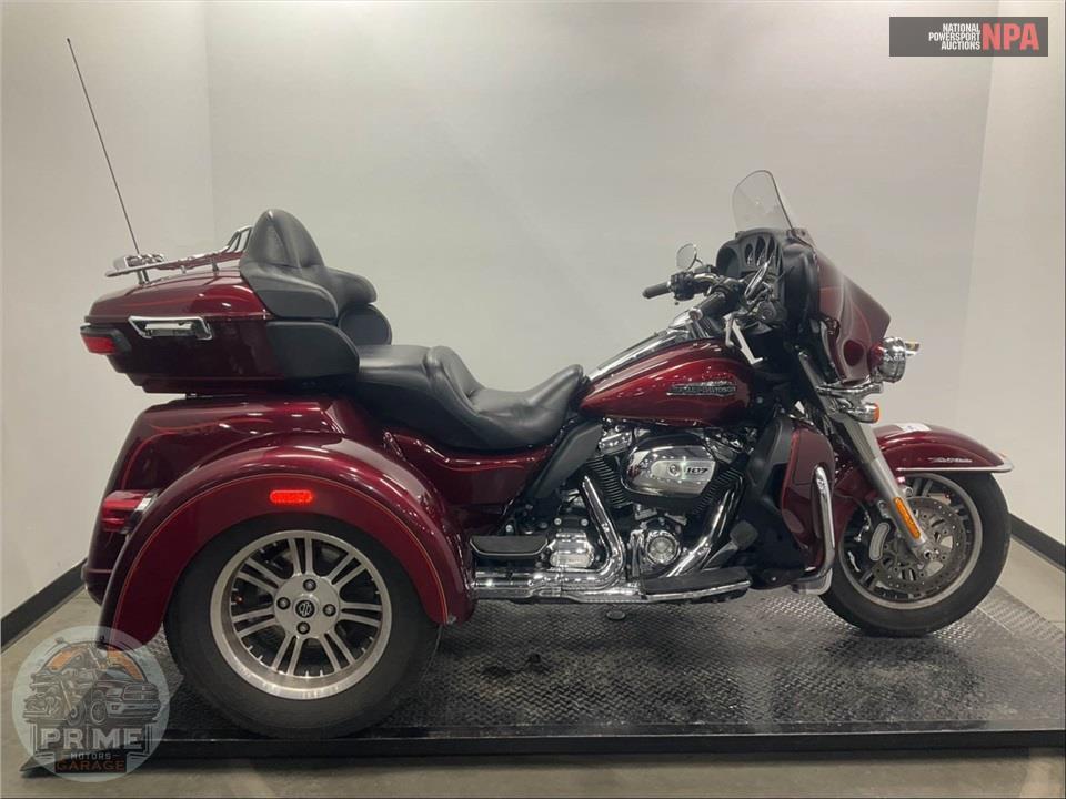 2017 Harley-Davidson FLHTCUTG TRIGLIDE ULTRA CLASSIC — фото 1