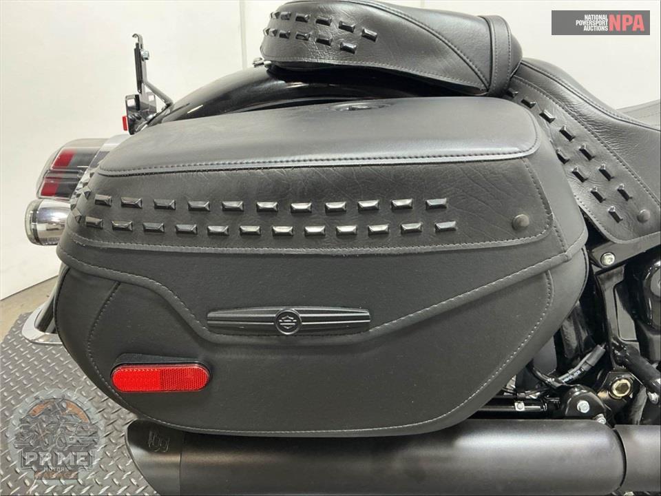 2025 Harley-Davidson FLHC HERITAGE CLASSIC — фото 19