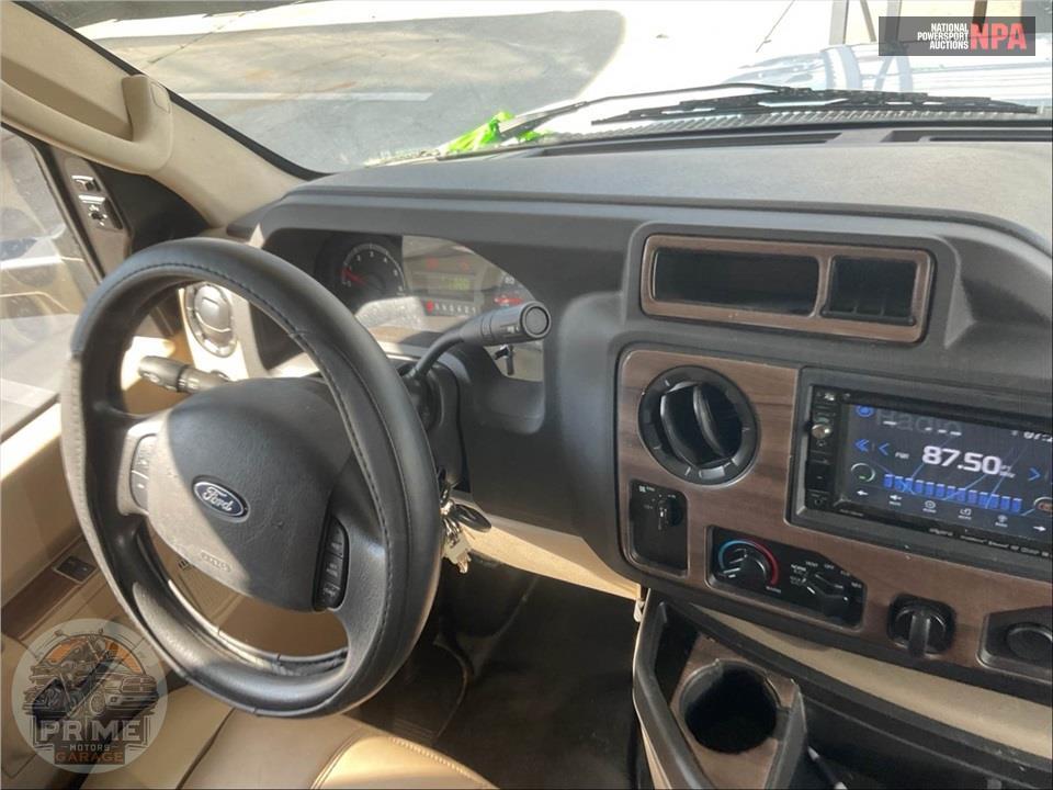 2018 Thor Motor Coach M-31E E450-V10 - FOUR WINDS SERIES — фото 26