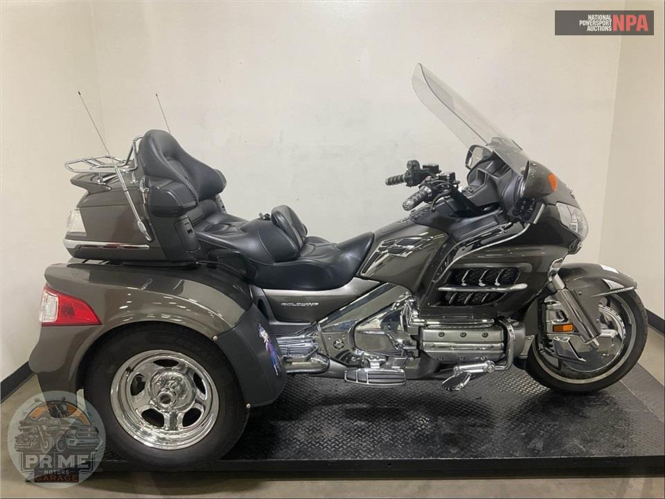 2010 Honda GL1800HPMA GOLDWING — фото 1