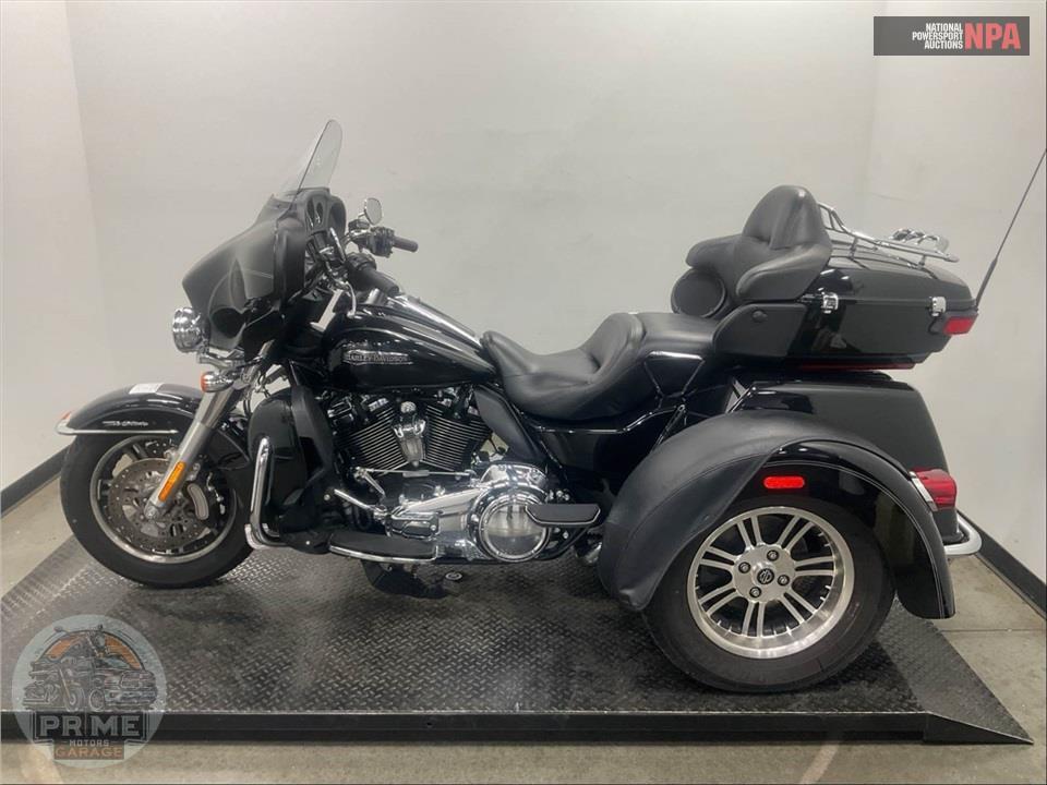 2017 Harley-Davidson FLHTCUTG TRIGLIDE ULTRA CLASSIC — фото 3
