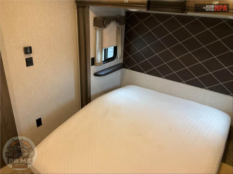 2018 Keystone Rv M-3121 RL - MONTANA FIFTH WHEEL SERIES — фото 13