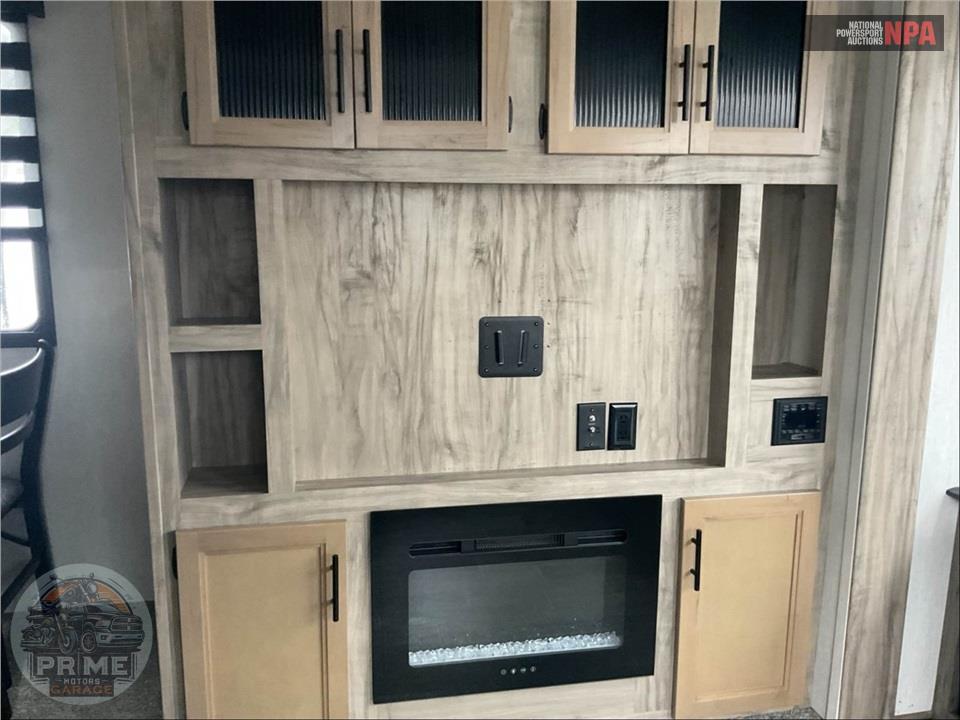 2021 Cherokee By Forest River M-3550SUITE - ARCTIC WOLF FIFTH WHEEL SERIES — фото 18